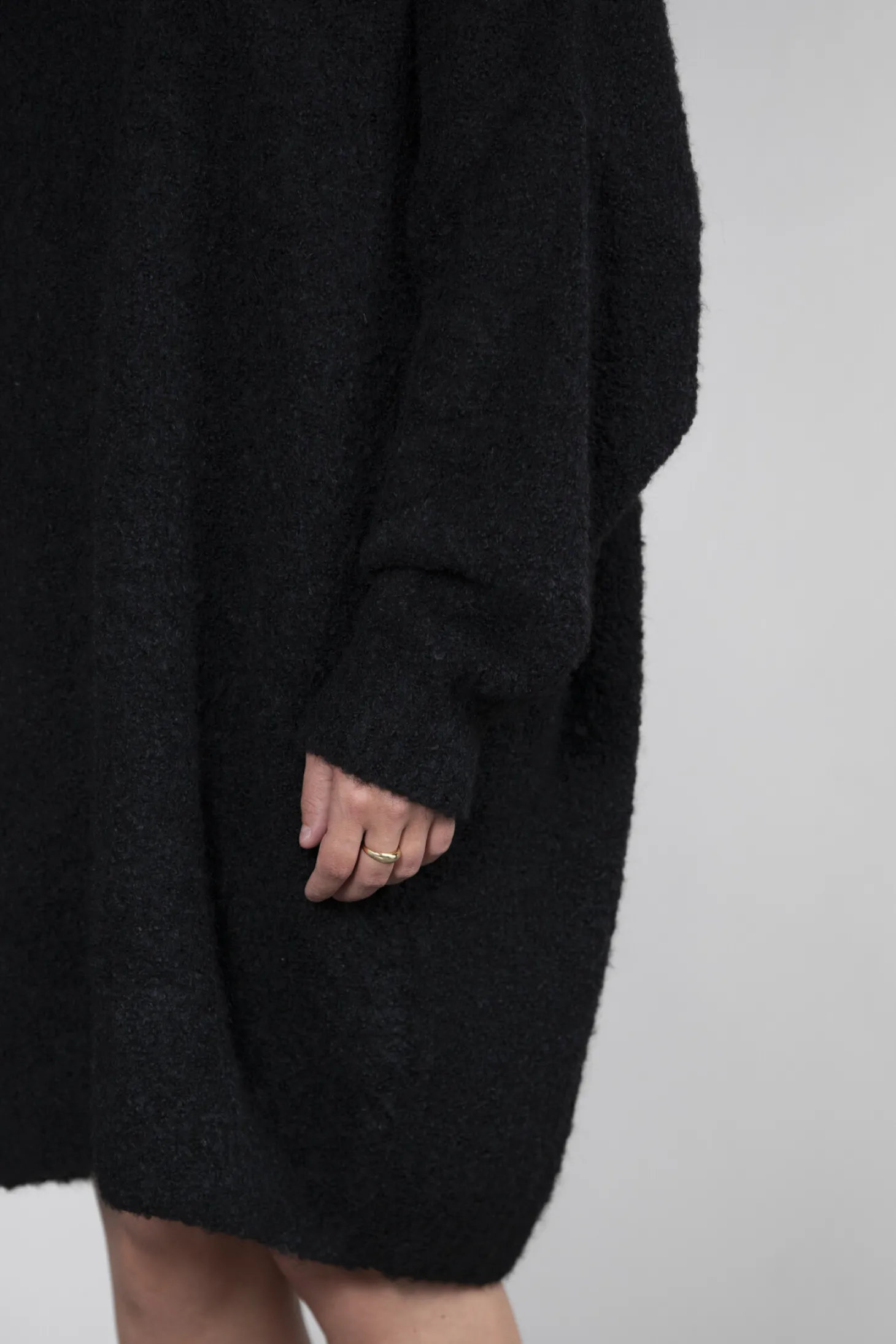 boucle_gebreide_jurk_andres_3.webp Les Soeurs Boucle Gebreide Jurk Andres Black Online