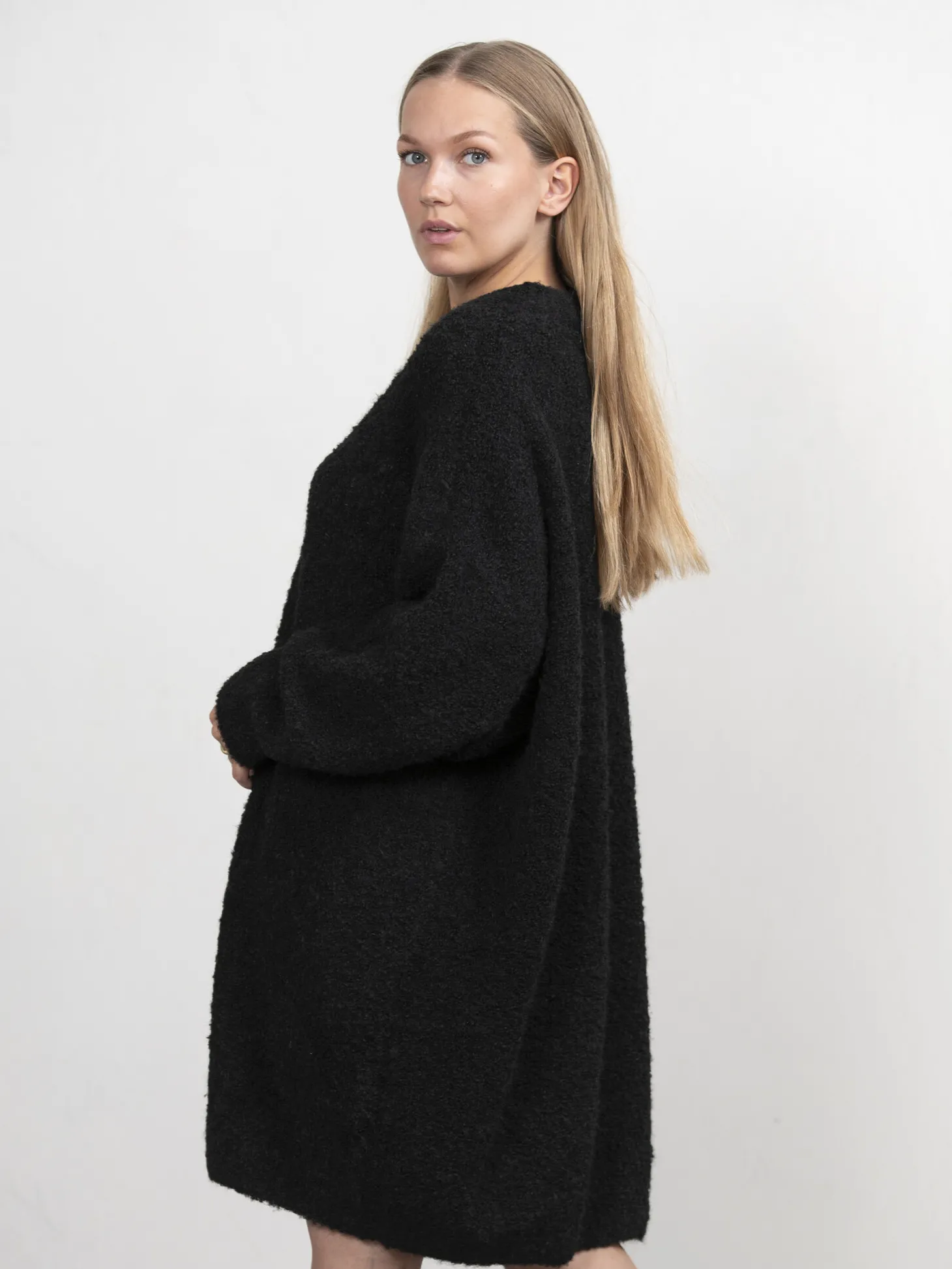 boucle_gebreide_jurk_andres_4.webp Les Soeurs Boucle Gebreide Jurk Andres Black Online