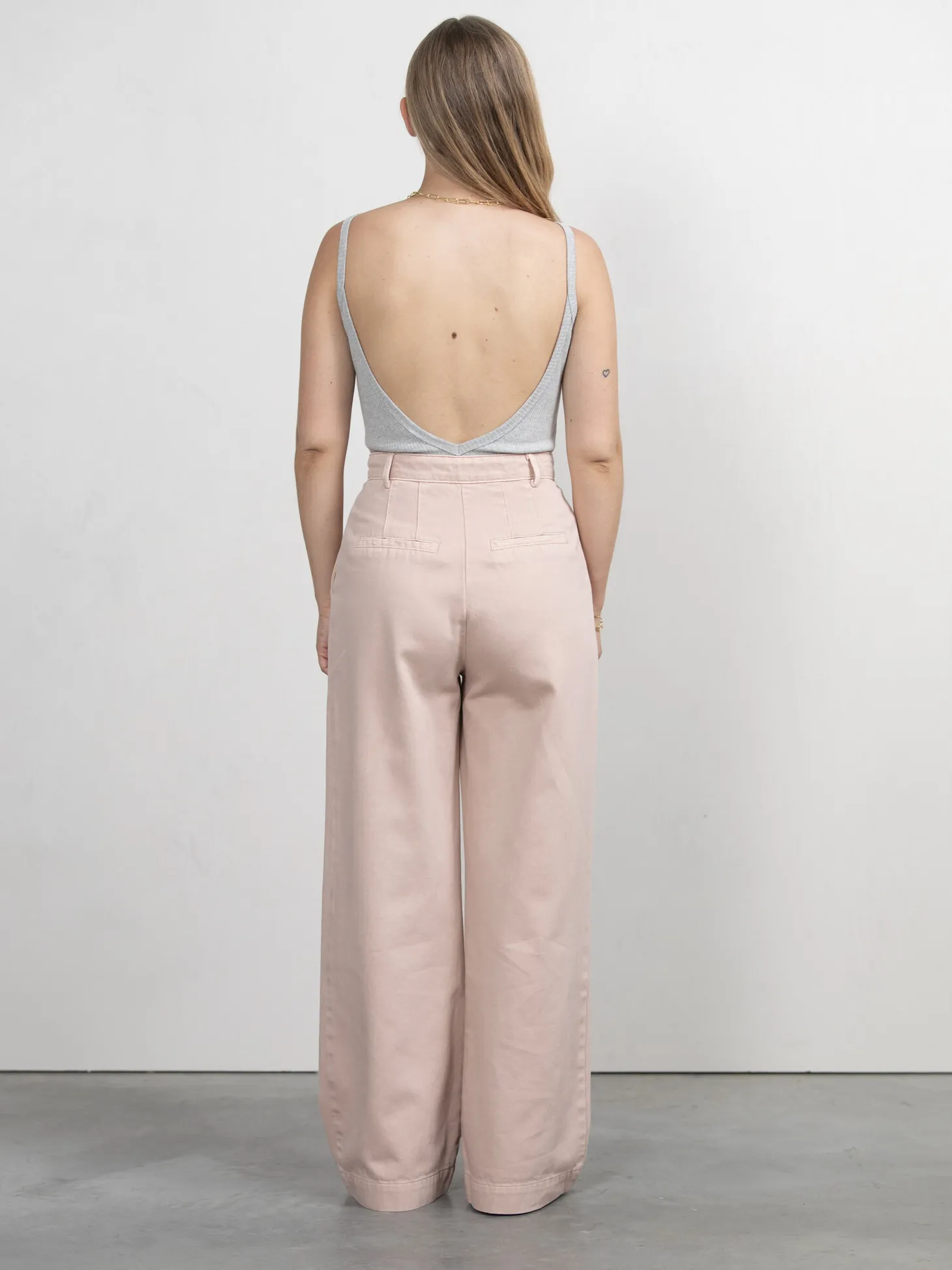 geribbelde_body_emi_2.webp The Odder Side Geribbelde Body Emi Grey Outlet