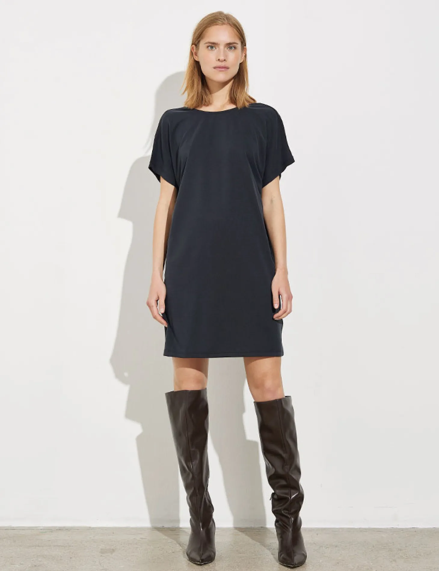 jersey_jurk_kattie_bosko_2.webp MBYM Jersey Jurk Kattie Bosko Black Cheap