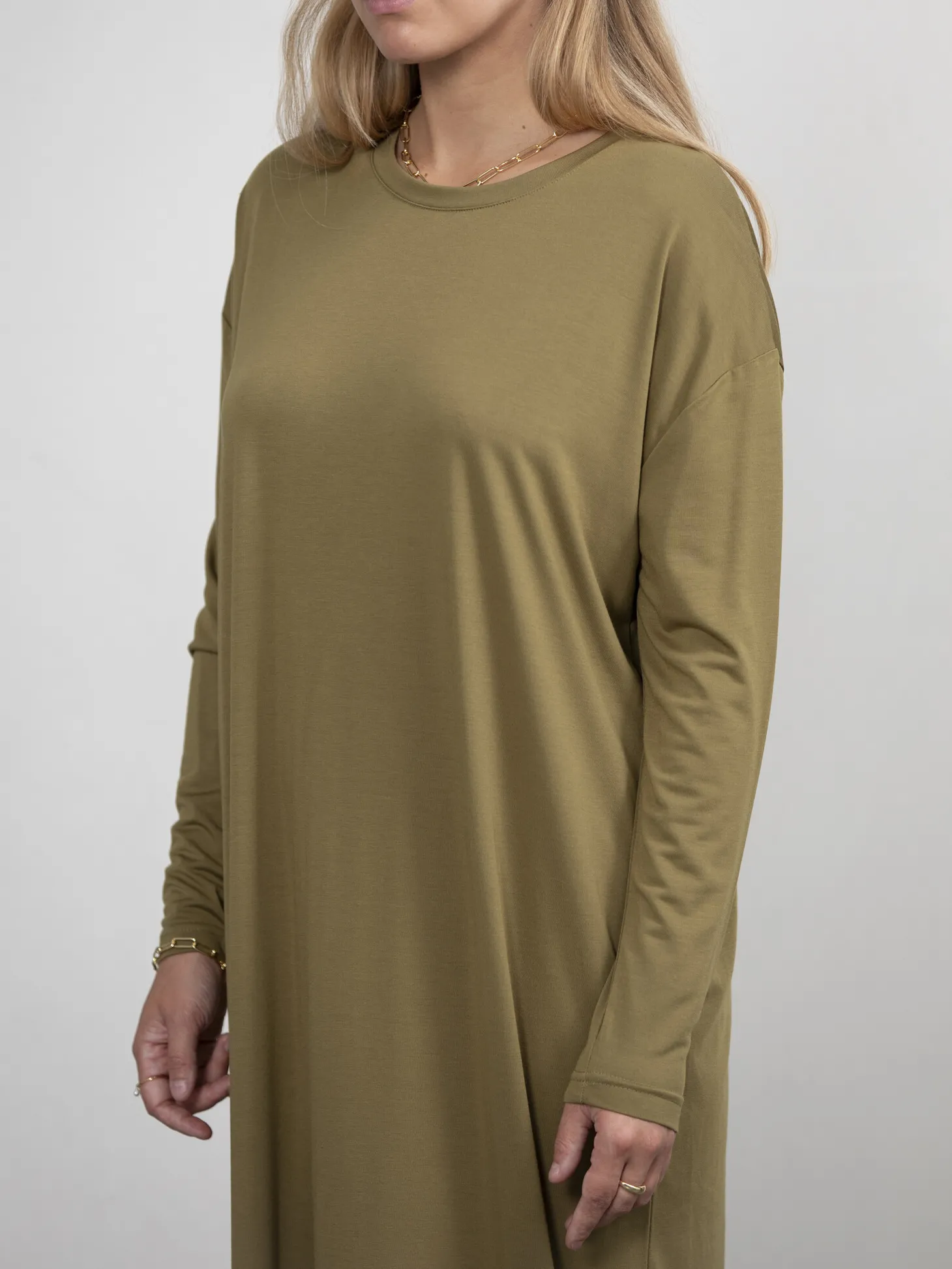 lange_jersey_jurk_anne_3.webp Les Soeurs Lange Jersey Jurk Anne Olive Store