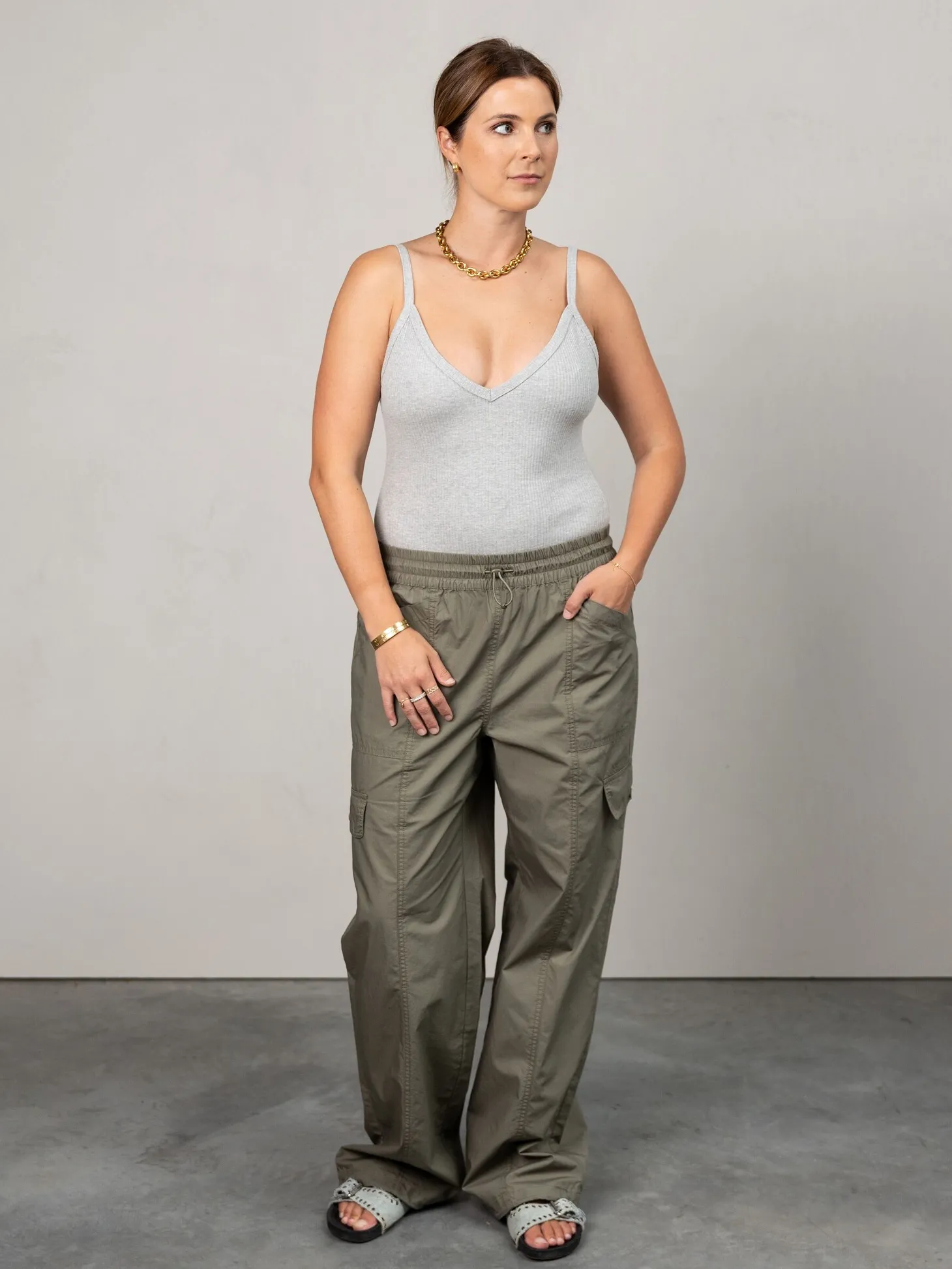 MBYM Parachutebroek Yami Damika Dusty Olive New