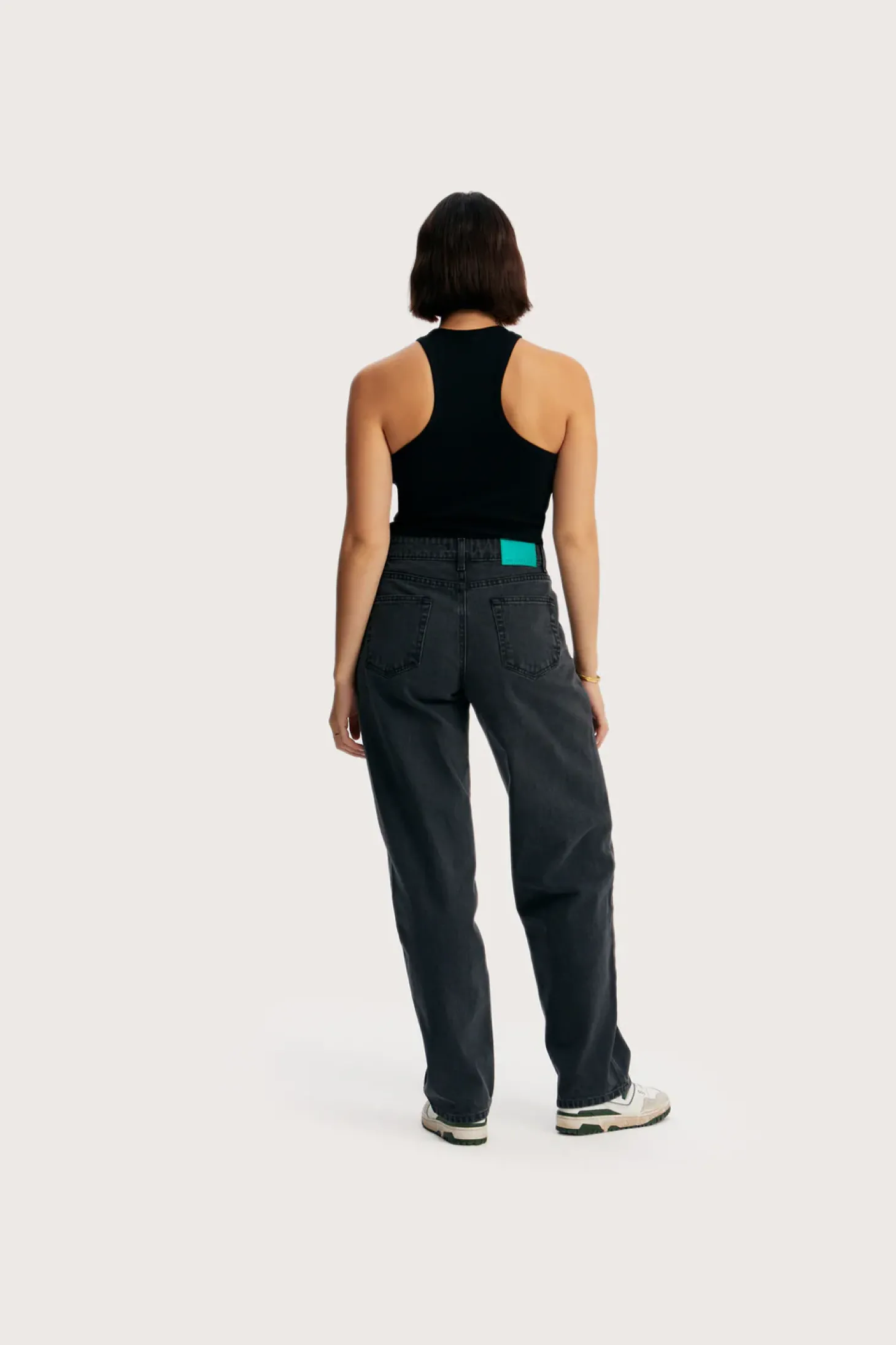 top_axel_organisch_4.webp The Odder Side Top Axel Organisch Black Shop